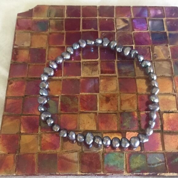 $8 or 3/$15  Grey Freshwater Pearl Bracelet - Picture 3 of 6